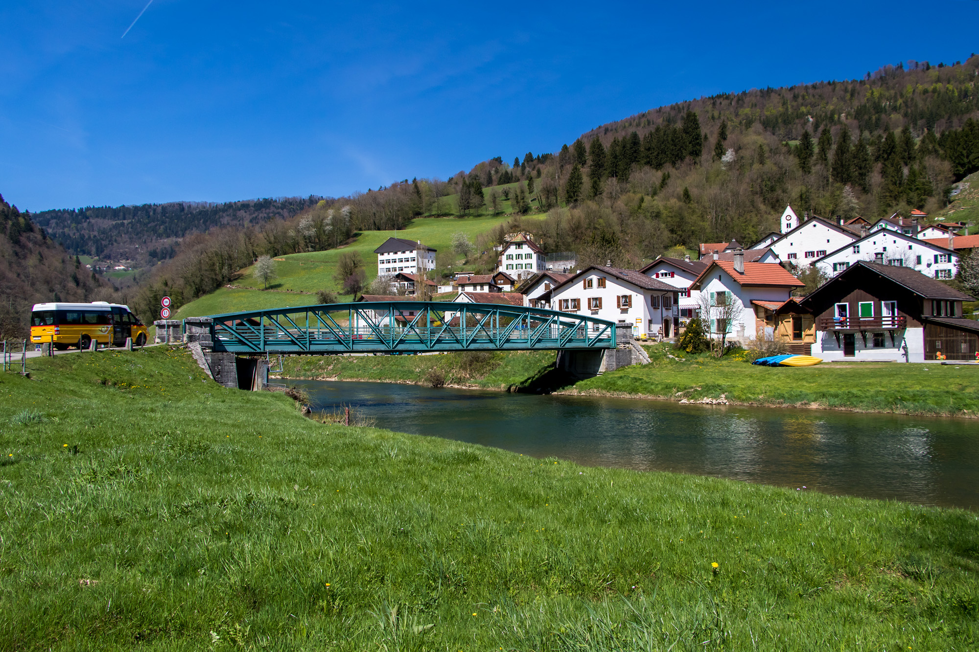 Das idyllische Soubey am Ufer des Doubs (JU)