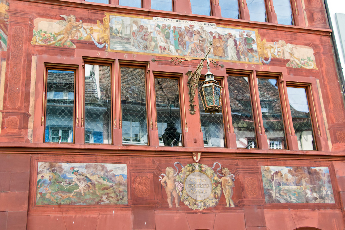 Fassadenmalereien am Rathaus von Liestal