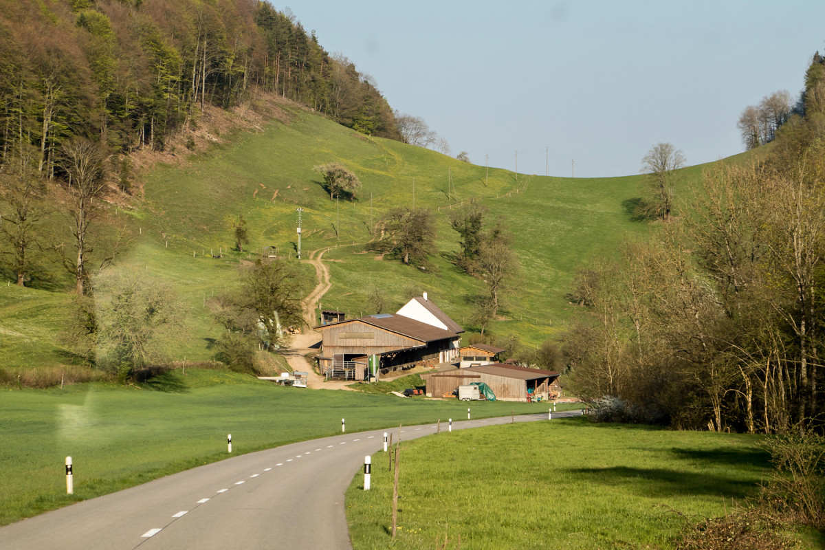 Auf schmalen Strassen durch den Jura...