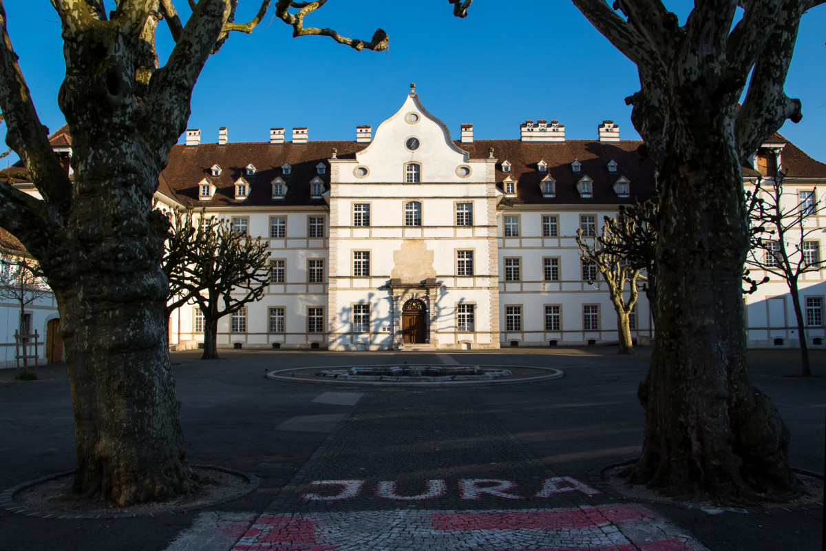 Das barocke Château de Delémont, erbaut im frühen 18. Jahrhundert