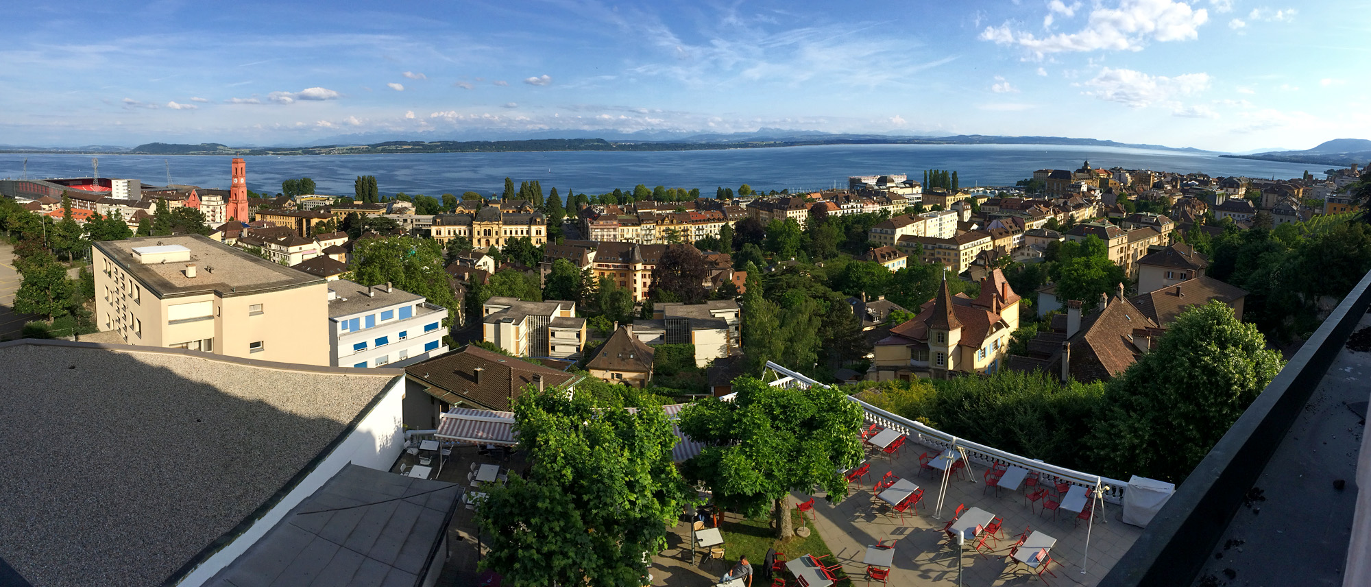 Prächtiger Blick von meinem Hotelzimmer über Neuchâtel