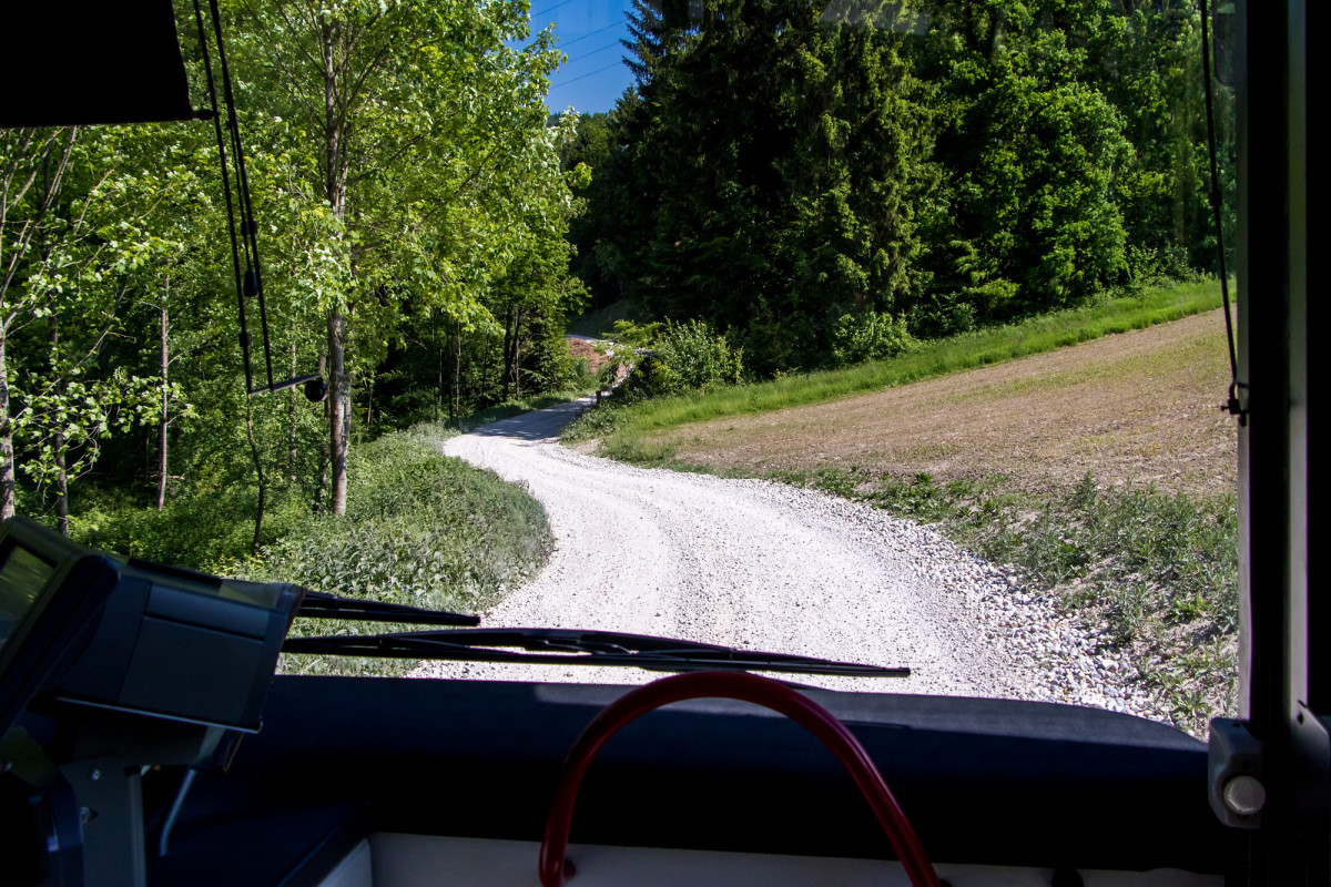 Baustellen-Umfahrung via Kiessträsschen - so gefällts! 