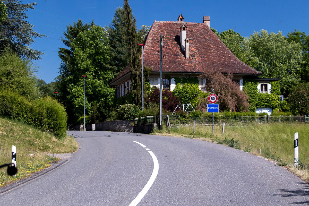 Willkommen in Donneloye, einem der Bauerndörfer entlang der Strecke