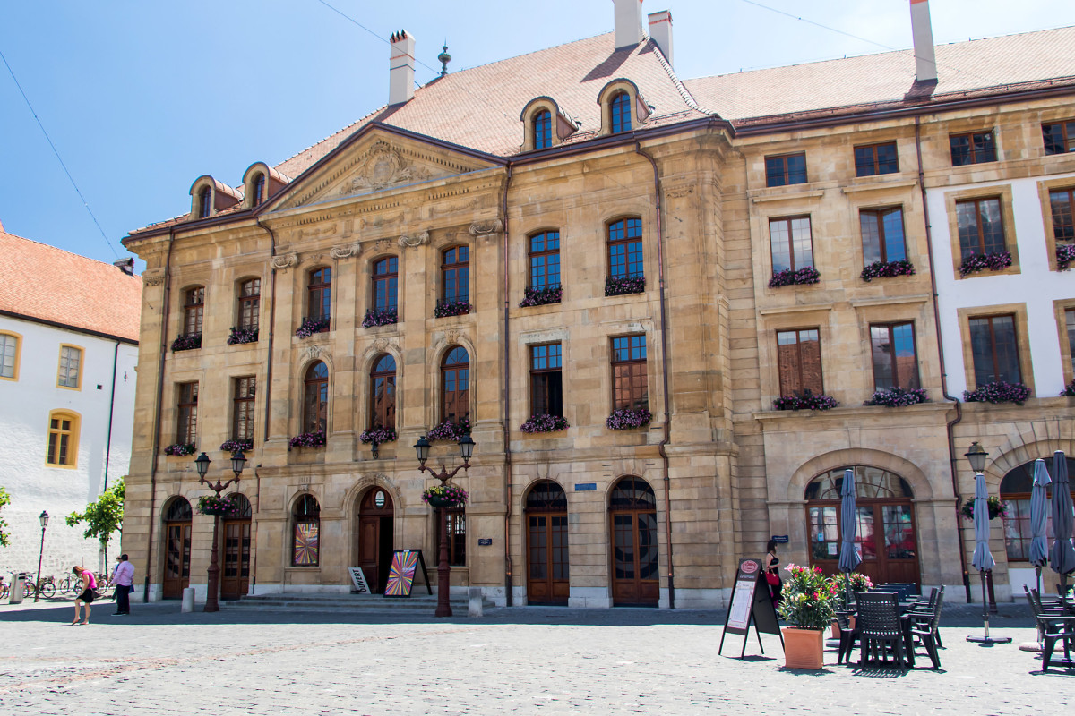 Das Hôtel de Ville (Rathaus) stamt aus der zweiten Hälfte des 18. Jahrhunderts