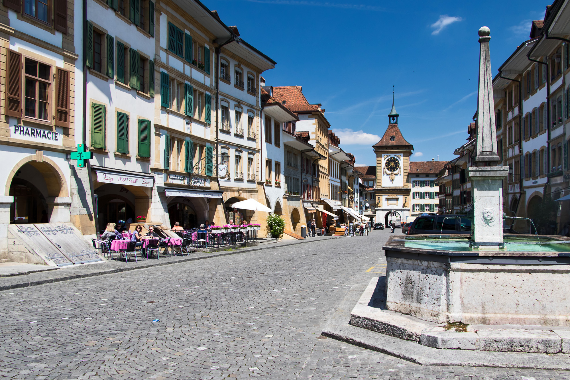 Die prächtige Hauptstrasse von Murten, FR