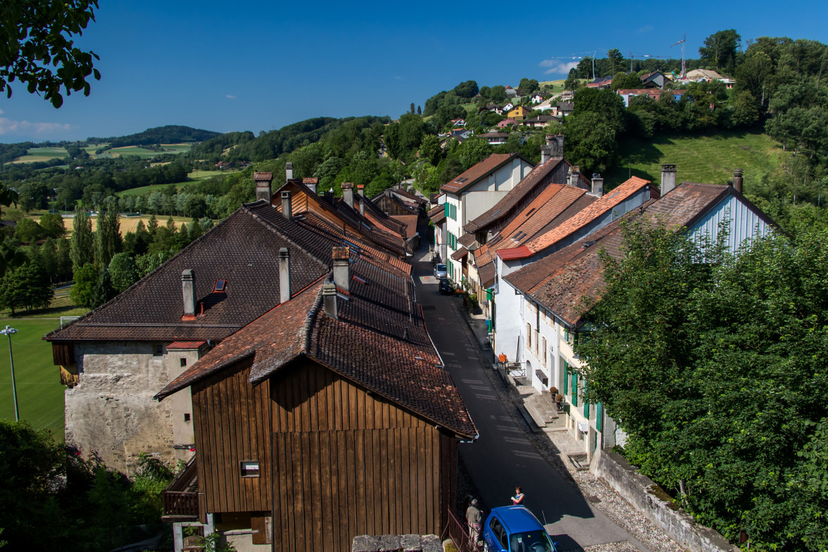 Ein Blick auf die Hauptgasse des alten Moudons