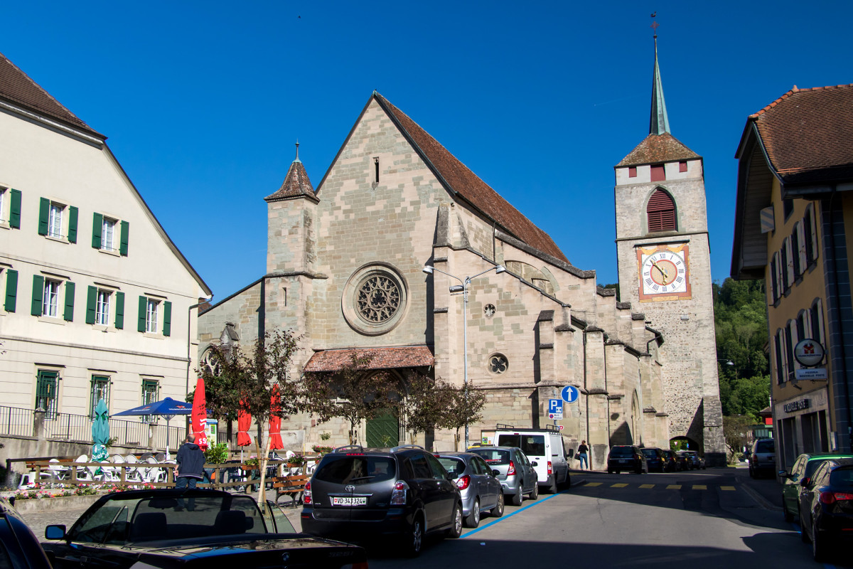 Die wuchtige Kirche St. Etienne, erbaut im 13. Jahrhundert