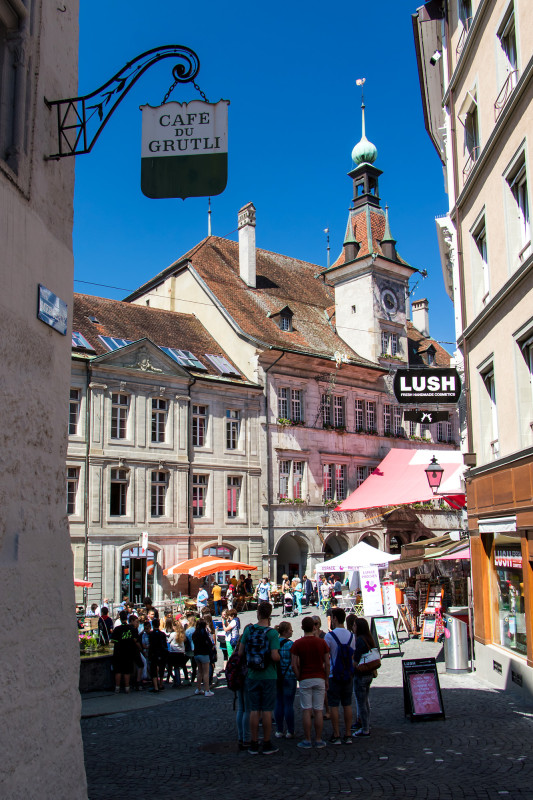 Place de la Palud, geschäftiges Zentrum des Lausanner Marktquartiers
