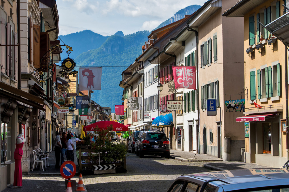 Villeneuve's (VD) Grande Rue, die sehenswerte historische Hauptstrasse