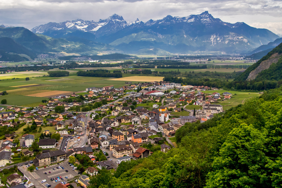 Blick von der Bergstrasse nach Torgon über Vionnaz ins Rhonetal