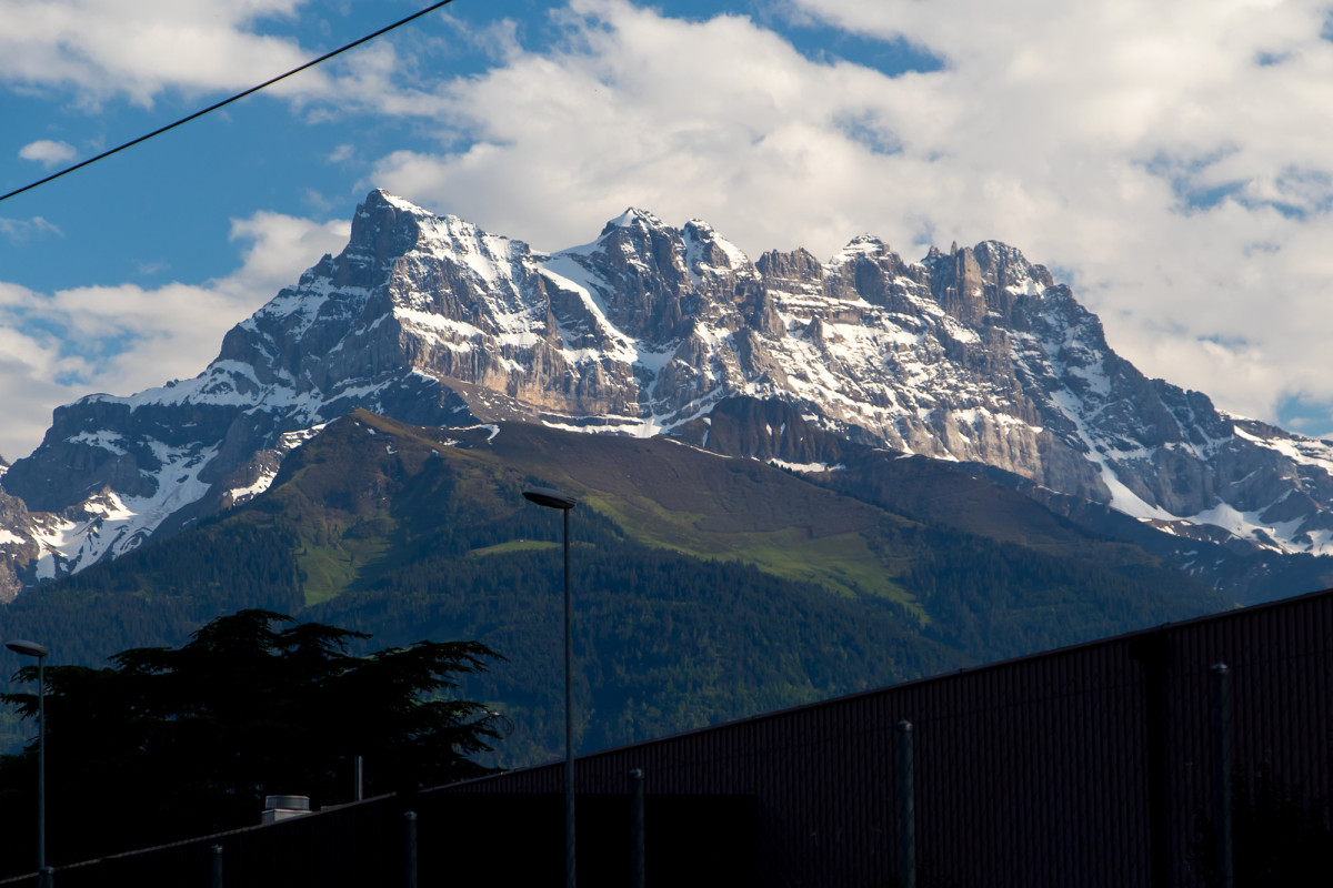 Blick vom Bahnhof Aigle auf die sehenswerten Dents du Midi