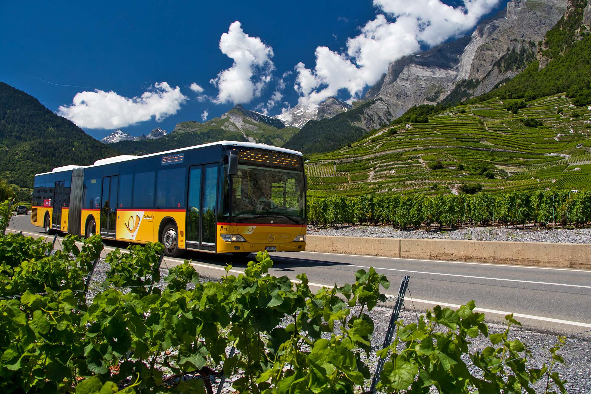 Fahrt durch die Weinberge von Chamoson, VS