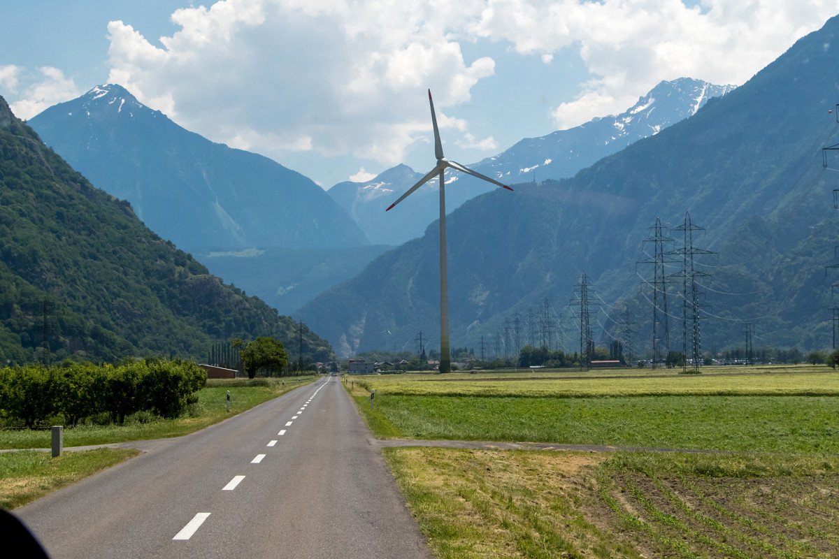 Dorénaz setzt nun auf neue Energieformen: seit 2005 steht hier die Windturbine Cime de L'Est 