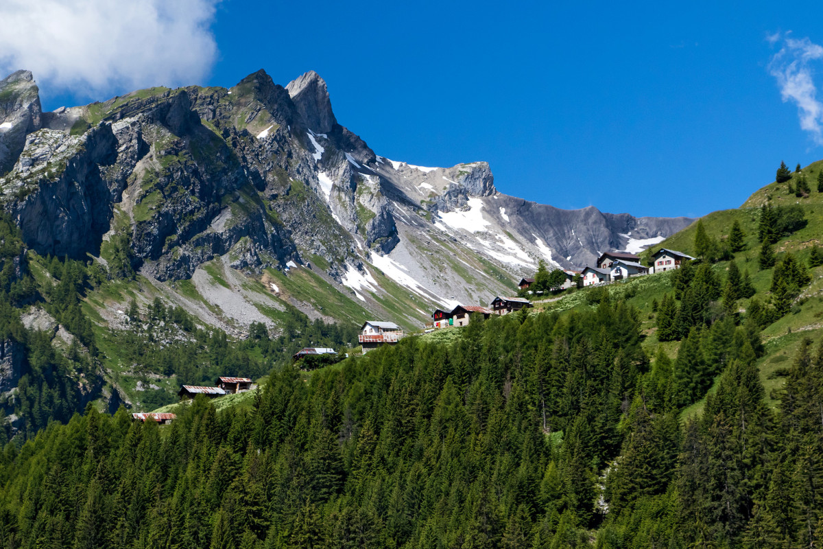 Blick auf die Alpsiedlung Sur-Le-Scex - hier geht's jetzt hoch! 