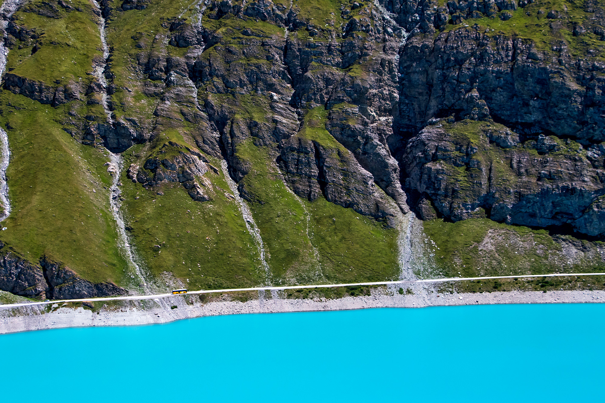 Idyllische Strecke dem Lac de Moiry (VS) entlang