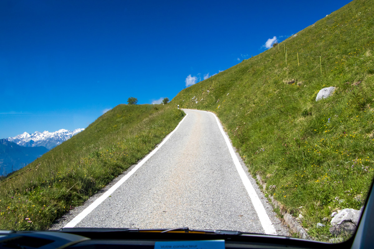 The sky's the limit beim Aufstieg zum Sanetschpass