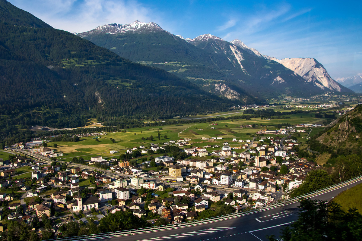 Während dem 'Steigflug' ins Lötschental, ein Blick auf Gampel