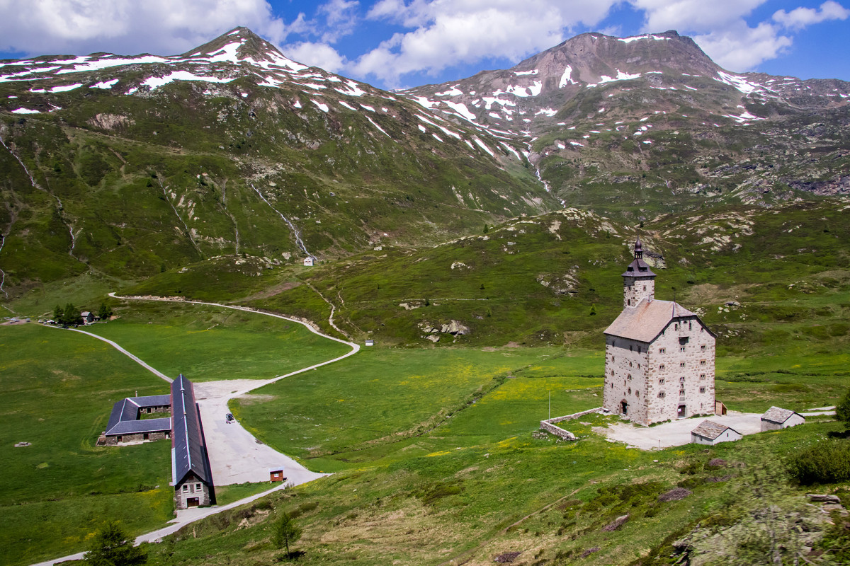 Auf dem Simplonpass, mit dem 'Alten Spittel' erbaut 1650