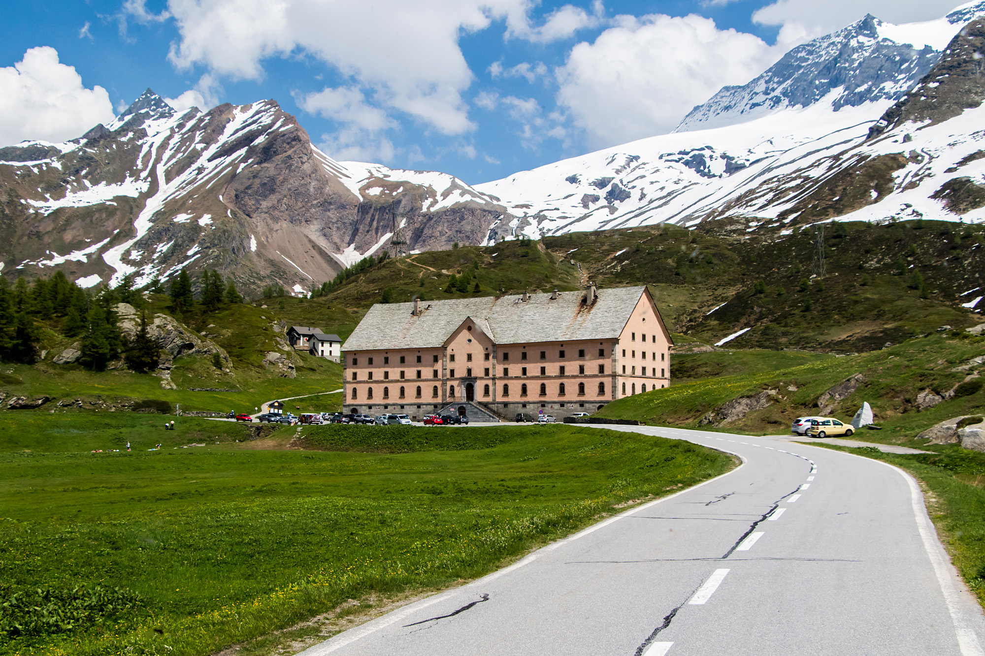 Simplon-Passhöhe mit dem von Napoleon in Auftrag gegebenen Hospiz
