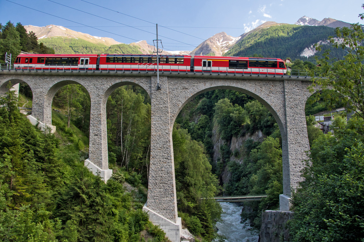 Das Grengiols-Viadukt überspannt die Rhone in einer Höhe von ca. 50 Metern