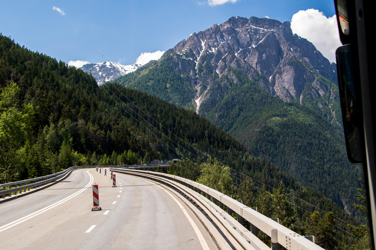 Auf gut ausgebauter Strasse in die Berge: die Simplon-Nordrampe