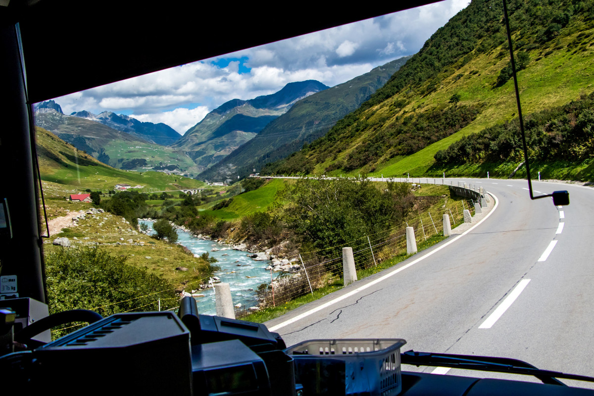 Der Reuss entlang geht's nach Andermatt...