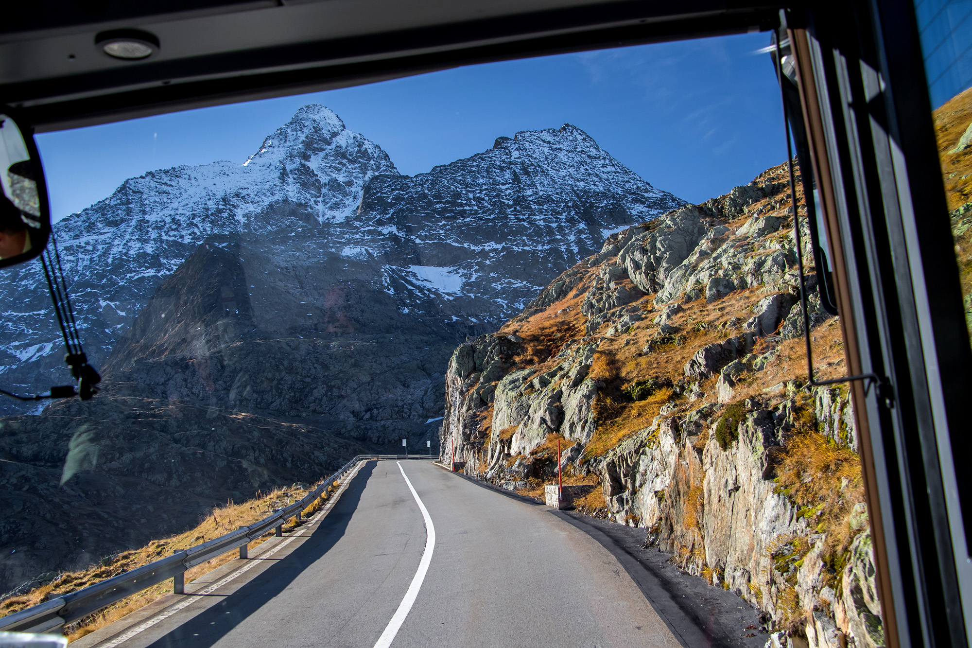 Fahrt auf dem Sustenpass mit Blick auf das Sustenhorn