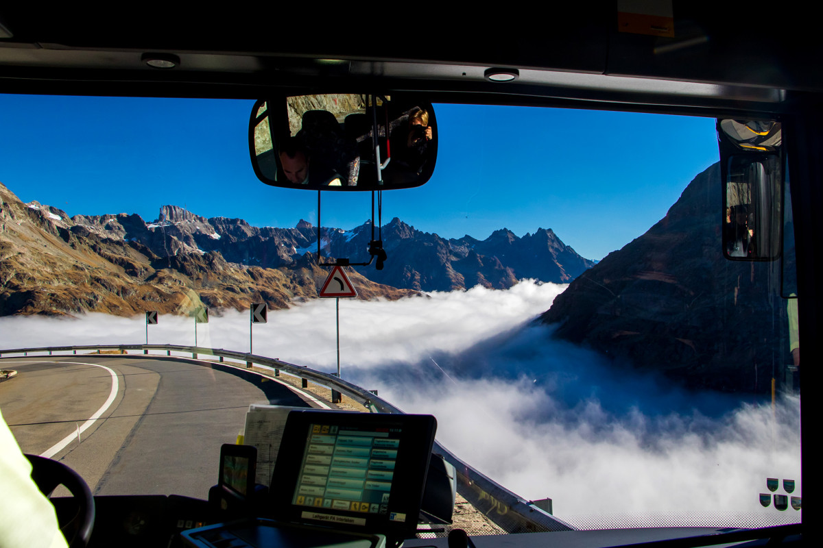 Eindrücklicher Blick aufs Nebelmeer, unterwegs am Sustenpass