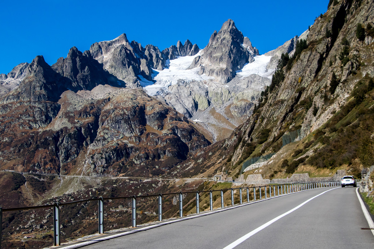 Bergfahrt zum Sustenpass, im Angesicht des Fünffingerstocks - was für ein Anblick!