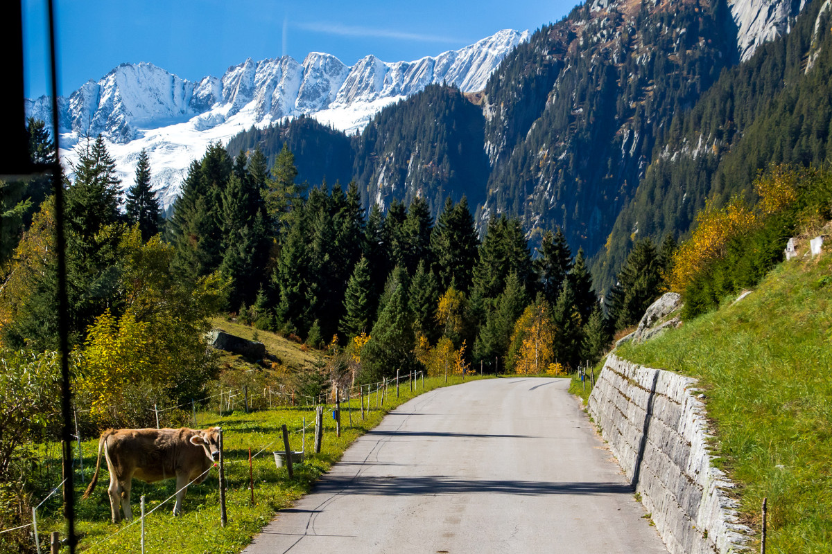 Auf schmalen Strassen der Göscheneralp entgegen