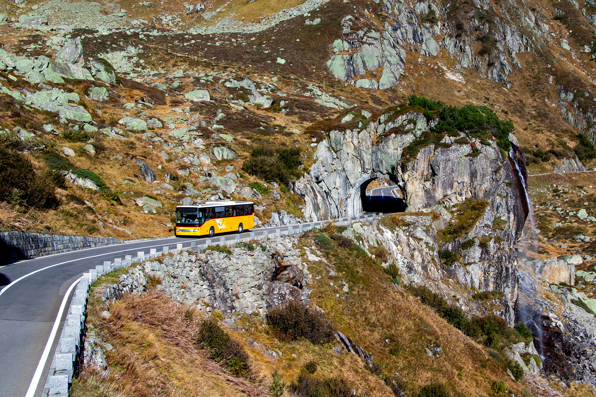 Herzstück der Sustenpass-Strecke: der künstliche Wasserfall