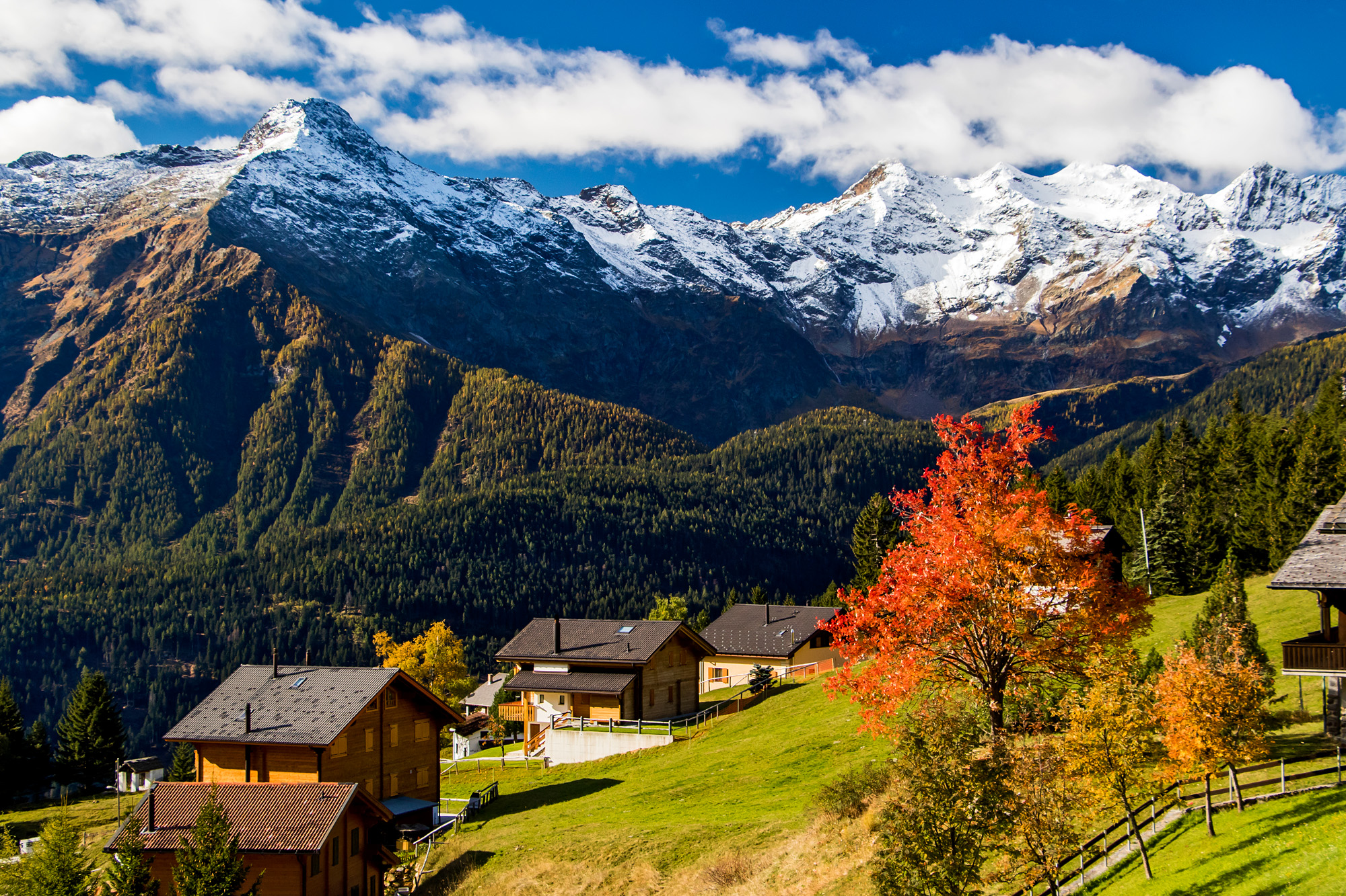Prächtige Aussicht in Carì oberhalb der Leventina