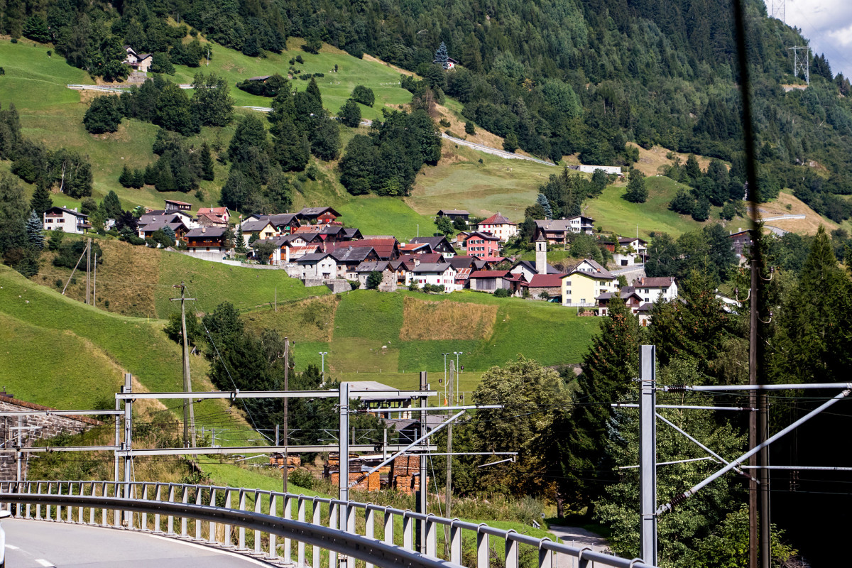 Blick auf das Hangdorf Madrano