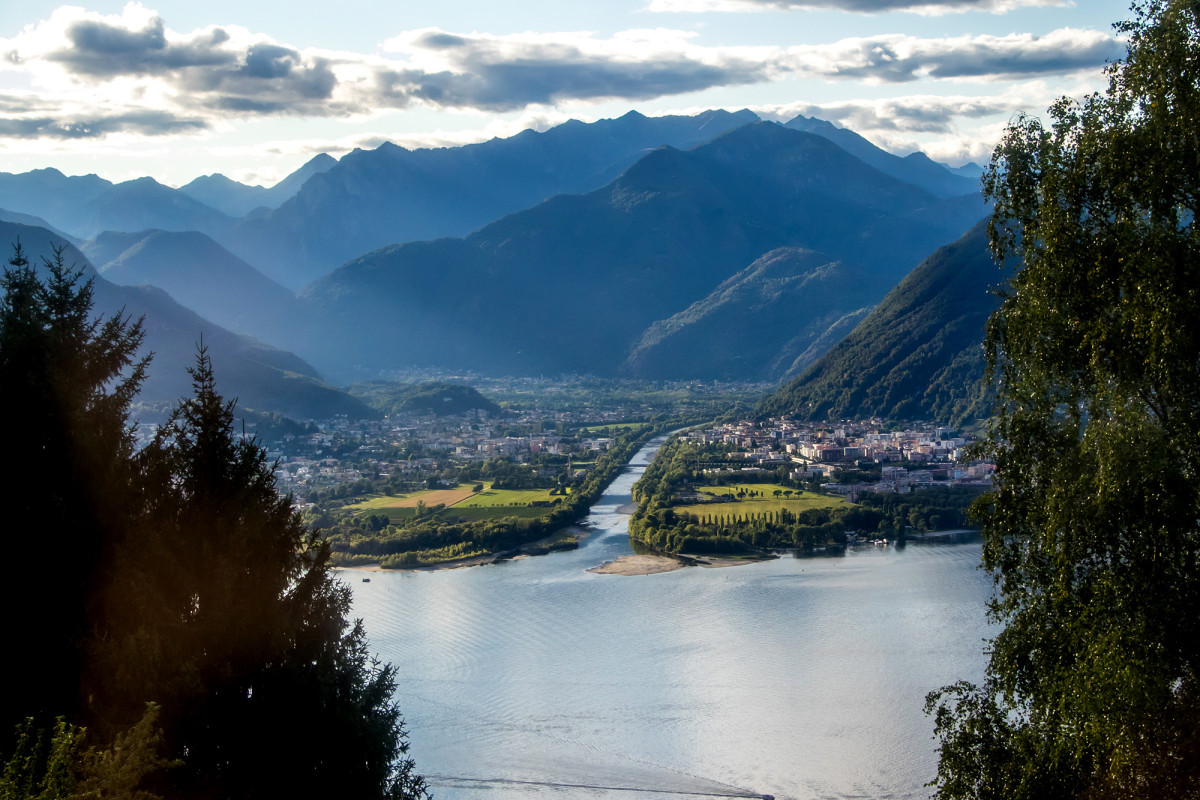 Flüchtiger Blick hinüber auf Locarno und Ascona