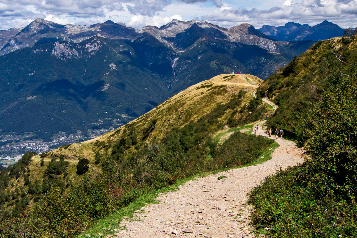 Wander-Autobahn hinab zur Alpe Foppa